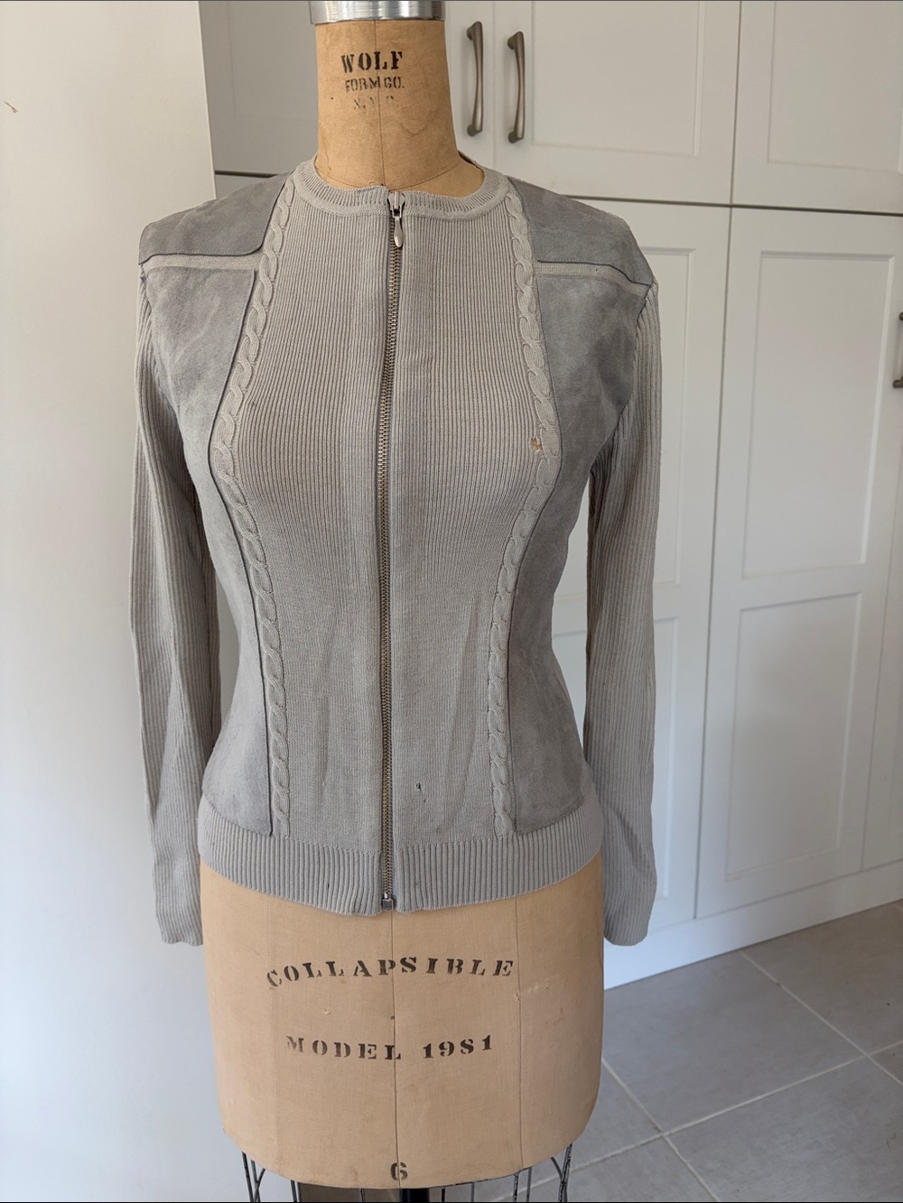 Women's Light Gray Zip-Front Knit Cardigan with Suede Panels